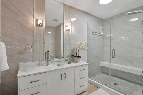 House in Miami, Florida 4 bedrooms, 140.93 sq.m. № 2081430 - photo 7
