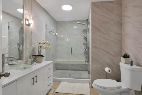 House in Miami, Florida 4 bedrooms, 140.93 sq.m. № 2081430 - photo 8