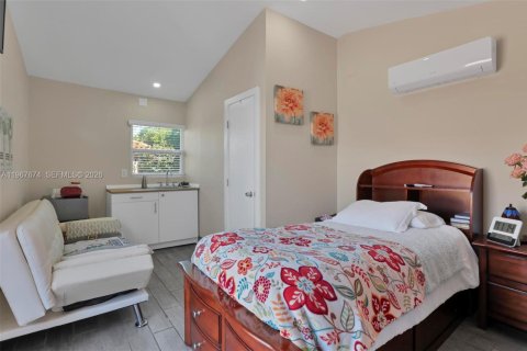 House in Miami, Florida 4 bedrooms, 140.93 sq.m. № 2081430 - photo 22