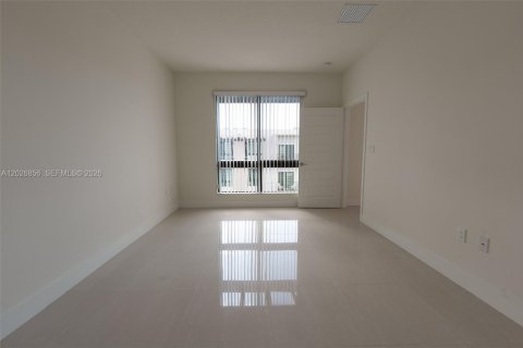 Condo in Doral, Florida, 3 bedrooms № 2145740 - photo 13