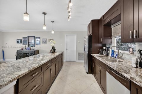 House in Tamarac, Florida 2 bedrooms, 120.03 sq.m. № 1882305 - photo 6