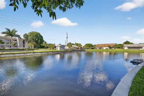 House in Tamarac, Florida 2 bedrooms, 120.03 sq.m. № 1882305 - photo 30
