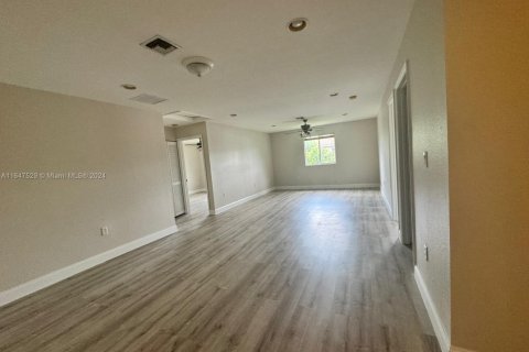 Casa en venta en Miramar, Florida, 4 dormitorios, 249.35 m2 № 1989130 - foto 19