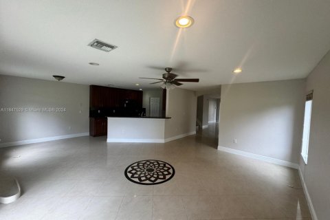Casa en venta en Miramar, Florida, 4 dormitorios, 249.35 m2 № 1989130 - foto 3