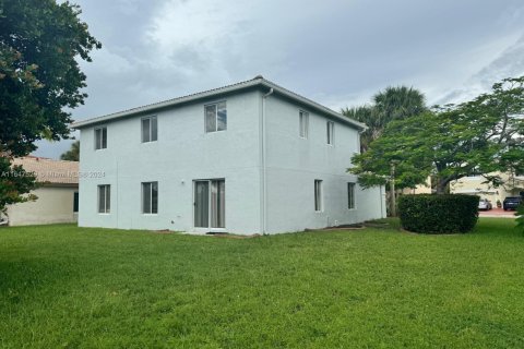Casa en venta en Miramar, Florida, 4 dormitorios, 249.35 m2 № 1989130 - foto 2