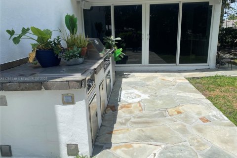 Villa ou maison à louer à Lighthouse Point, Floride: 3 chambres, 463.68 m2 № 1670553 - photo 28