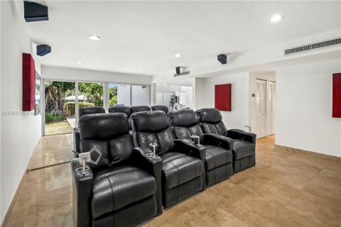 Villa ou maison à louer à Lighthouse Point, Floride: 3 chambres, 463.68 m2 № 1670553 - photo 16