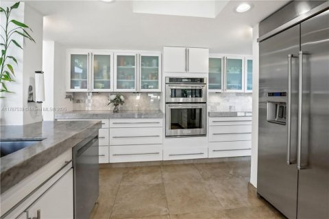 Villa ou maison à louer à Lighthouse Point, Floride: 3 chambres, 463.68 m2 № 1670553 - photo 21