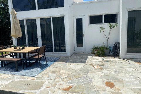 Villa ou maison à louer à Lighthouse Point, Floride: 3 chambres, 463.68 m2 № 1670553 - photo 27