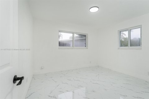 House in Lauderhill, Florida 3 bedrooms, 125.33 sq.m. № 1921638 - photo 14