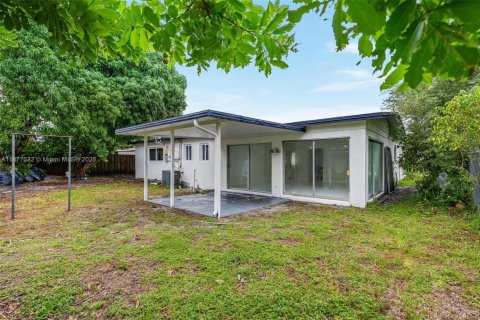 House in Lauderhill, Florida 3 bedrooms, 125.33 sq.m. № 1921638 - photo 23