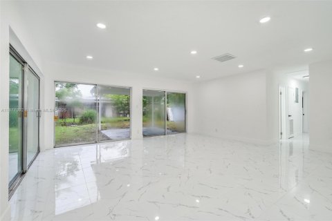 House in Lauderhill, Florida 3 bedrooms, 125.33 sq.m. № 1921638 - photo 21
