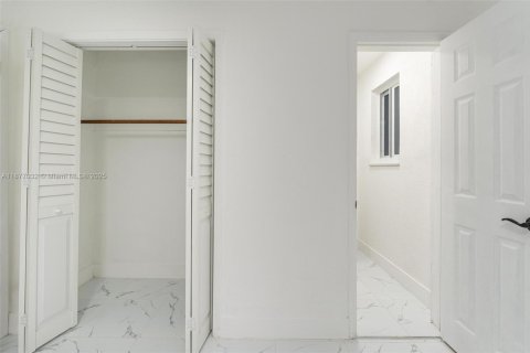 House in Lauderhill, Florida 3 bedrooms, 125.33 sq.m. № 1921638 - photo 13