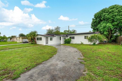 House in Lauderhill, Florida 3 bedrooms, 125.33 sq.m. № 1921638 - photo 4