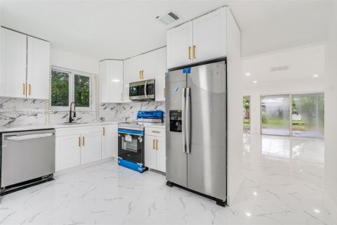 House in Lauderhill, Florida 3 bedrooms, 125.33 sq.m. № 1921638 - photo 2