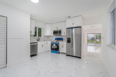 House in Lauderhill, Florida 3 bedrooms, 125.33 sq.m. № 1921638 - photo 3