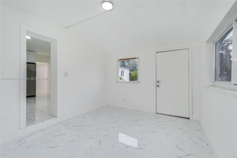 House in Lauderhill, Florida 3 bedrooms, 125.33 sq.m. № 1921638 - photo 19