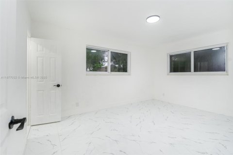 House in Lauderhill, Florida 3 bedrooms, 125.33 sq.m. № 1921638 - photo 9