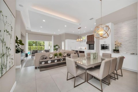 House in Four Corners, Florida 5 bedrooms, 379.78 sq.m. № 1831395 - photo 8