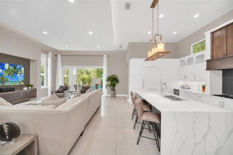 House in Four Corners, Florida 5 bedrooms, 379.78 sq.m. № 1831395 - photo 7