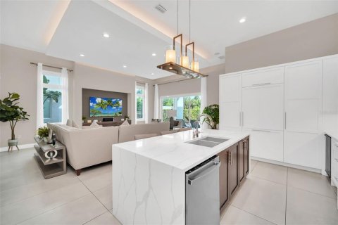 House in Four Corners, Florida 5 bedrooms, 379.78 sq.m. № 1831395 - photo 14