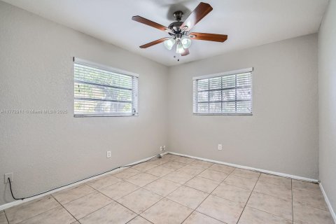 House in Plantation, Florida 3 bedrooms, 144.09 sq.m. № 1620010 - photo 23