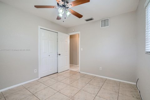 House in Plantation, Florida 3 bedrooms, 144.09 sq.m. № 1620010 - photo 24