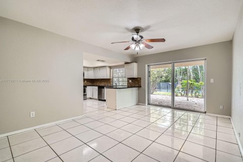House in Plantation, Florida 3 bedrooms, 144.09 sq.m. № 1620010 - photo 5