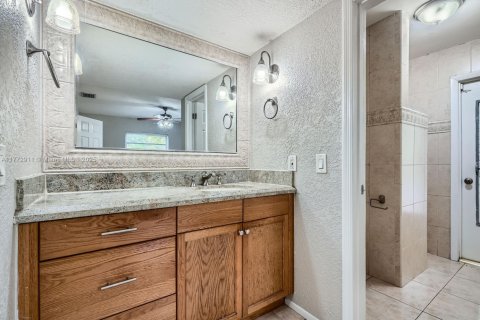 House in Plantation, Florida 3 bedrooms, 144.09 sq.m. № 1620010 - photo 17