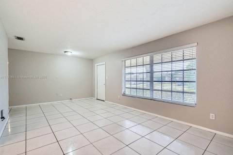 House in Plantation, Florida 3 bedrooms, 144.09 sq.m. № 1620010 - photo 11