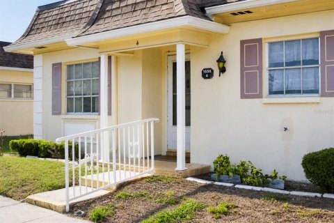 House in Clearwater, Florida 2 bedrooms, 130.06 sq.m. № 2201622