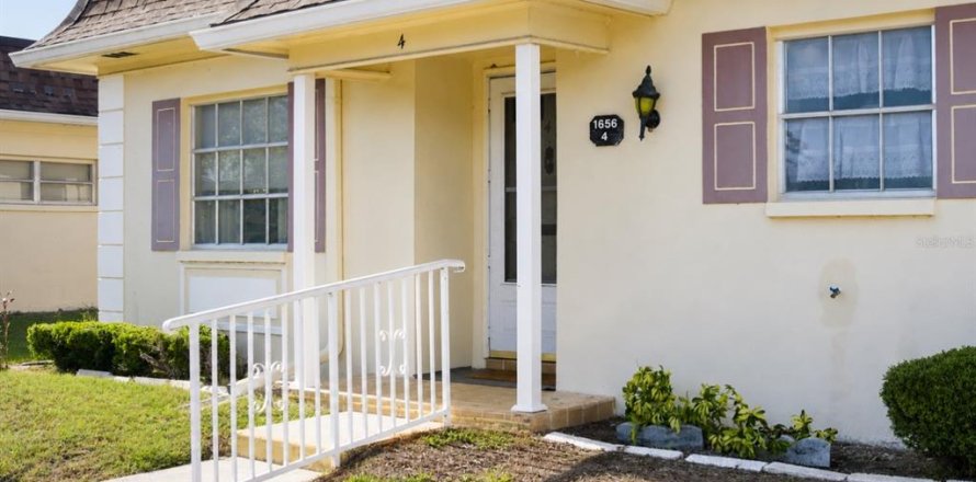 House in Clearwater, Florida 2 bedrooms, 130.06 sq.m. № 2201622