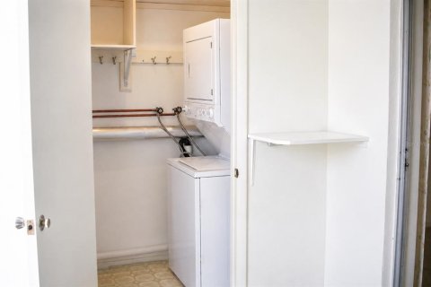House in Clearwater, Florida 2 bedrooms, 130.06 sq.m. № 2201622 - photo 7