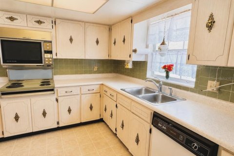 House in Clearwater, Florida 2 bedrooms, 130.06 sq.m. № 2201622 - photo 3