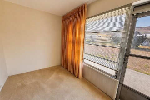 House in Clearwater, Florida 2 bedrooms, 130.06 sq.m. № 2201622 - photo 8
