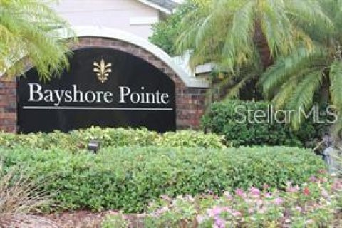 Townhouse in Tampa, Florida 3 bedrooms, 157.19 sq.m. № 2377827 - photo 13