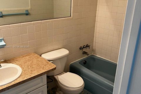 Купить кондоминиум в Помпано-Бич, Флорида 2 спальни, 72.46м2, № 1996999 - фото 8