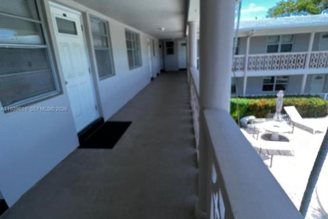 Купить кондоминиум в Помпано-Бич, Флорида 2 спальни, 72.46м2, № 1996999 - фото 2