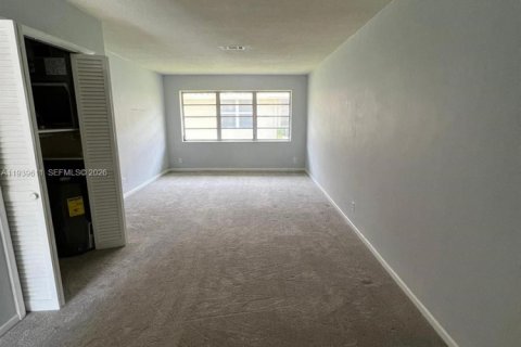 Купить кондоминиум в Помпано-Бич, Флорида 2 спальни, 72.46м2, № 1996999 - фото 15