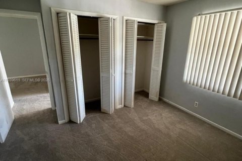 Купить кондоминиум в Помпано-Бич, Флорида 2 спальни, 72.46м2, № 1996999 - фото 12