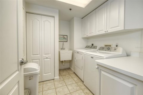 Condo in Indian Shores, Florida, 3 bedrooms  № 2393826 - photo 25