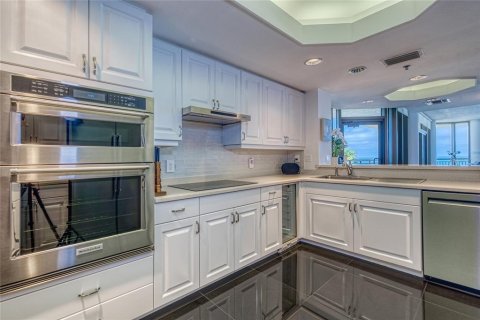 Condo in Indian Shores, Florida, 3 bedrooms  № 2393826 - photo 12