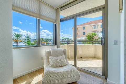 Condo in Indian Shores, Florida, 3 bedrooms  № 2393826 - photo 27