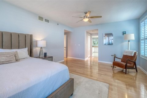 Condo in Indian Shores, Florida, 3 bedrooms  № 2393826 - photo 22