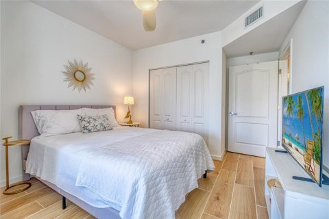 Condo in Indian Shores, Florida, 3 bedrooms  № 2393826 - photo 29