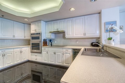 Condo in Indian Shores, Florida, 3 bedrooms  № 2393826 - photo 13