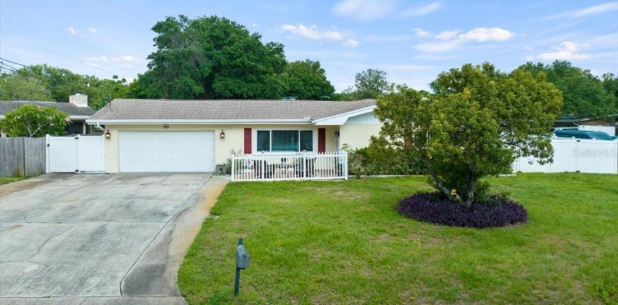 House in Clearwater, Florida 4 bedrooms, 210.89 sq.m. № 1565889