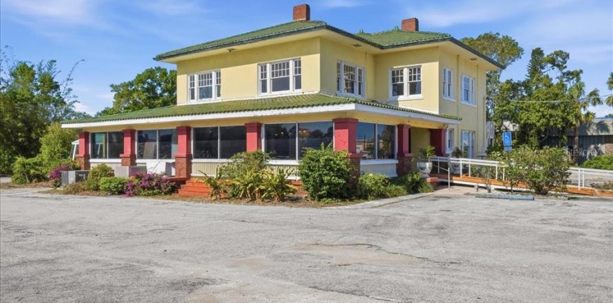House in Palmetto, Florida 6 bedrooms, 562.99 sq.m. № 2138823