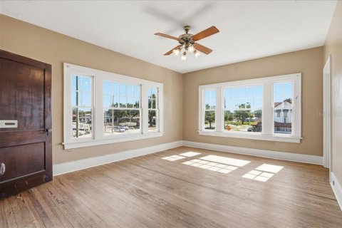 House in Palmetto, Florida 6 bedrooms, 562.99 sq.m. № 2138823 - photo 16