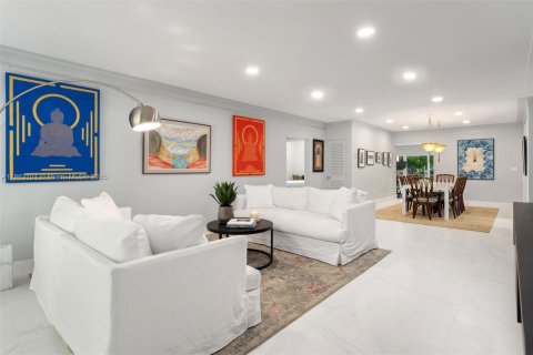 Villa ou maison à vendre à Miami Beach, Floride: 3 chambres, 240.8 m2 № 1981710 - photo 8